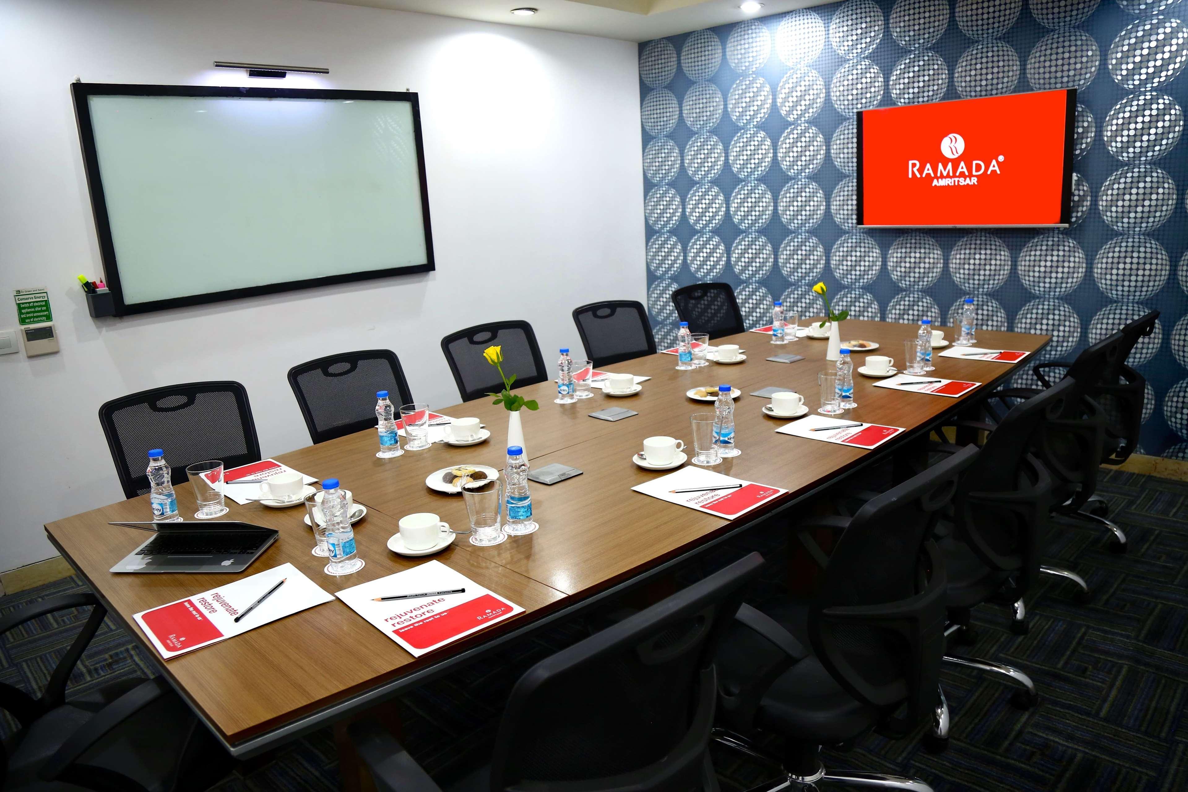 Ramada By Wyndham Amritsar Otel Dış mekan fotoğraf